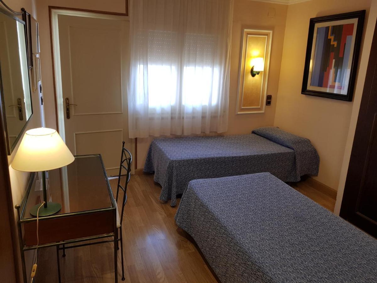 Checkin Trave Hotel Figueres  Ngoại thất bức ảnh