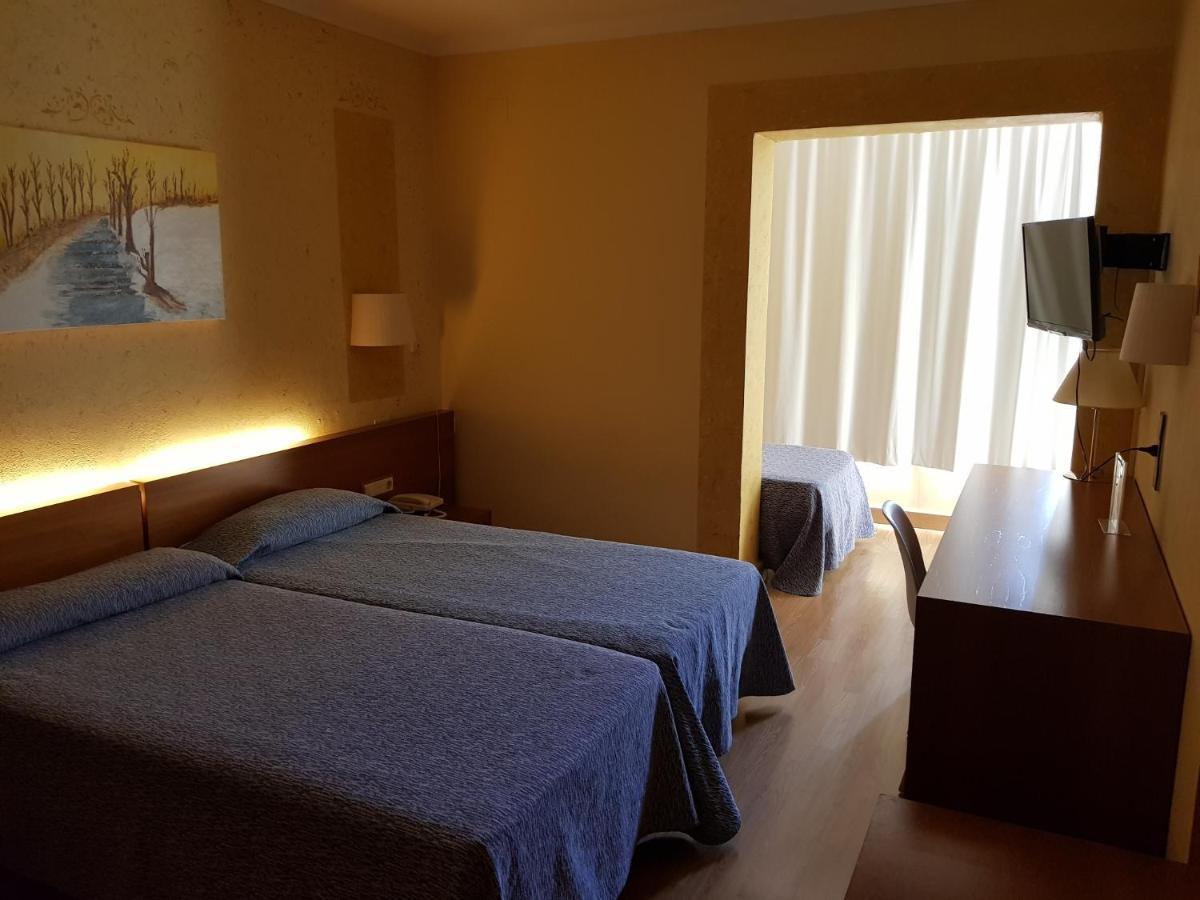 Checkin Trave Hotel Figueres  Ngoại thất bức ảnh