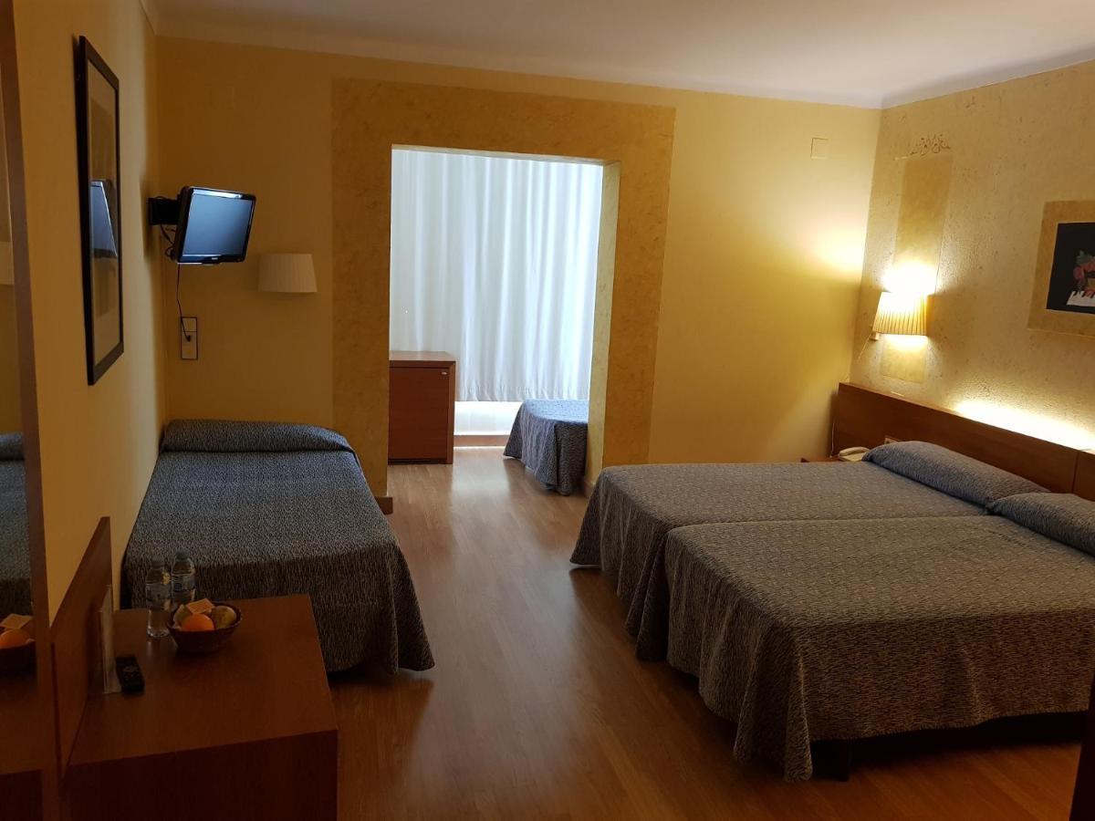Checkin Trave Hotel Figueres  Ngoại thất bức ảnh