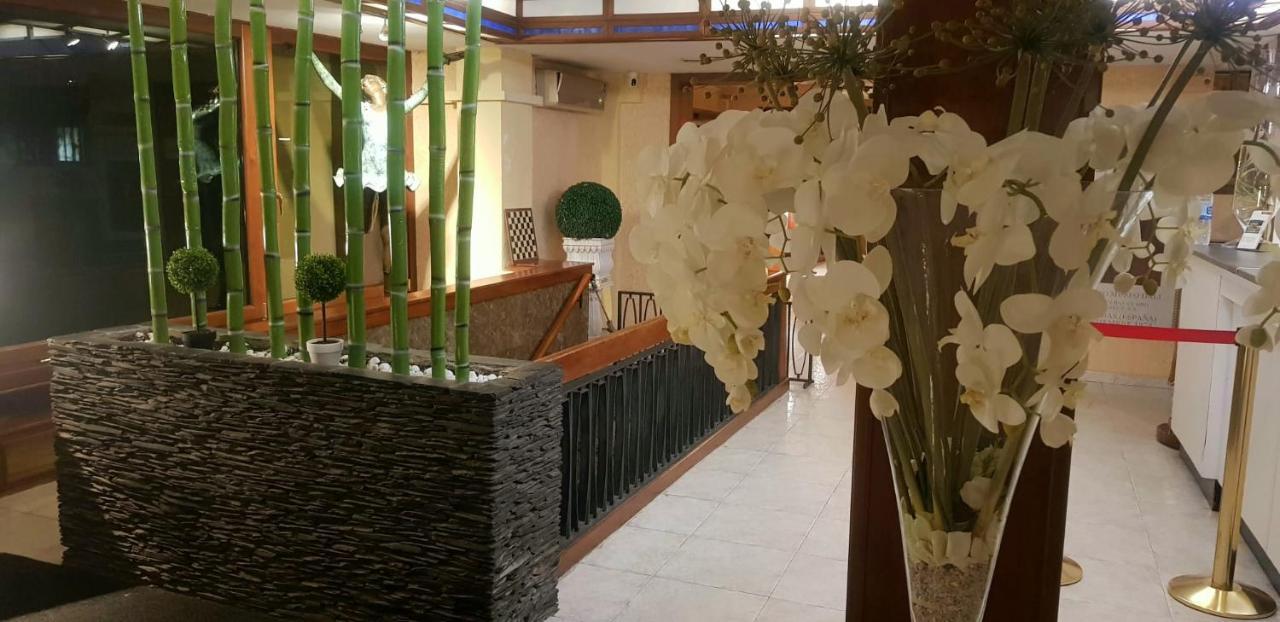 Checkin Trave Hotel Figueres  Ngoại thất bức ảnh