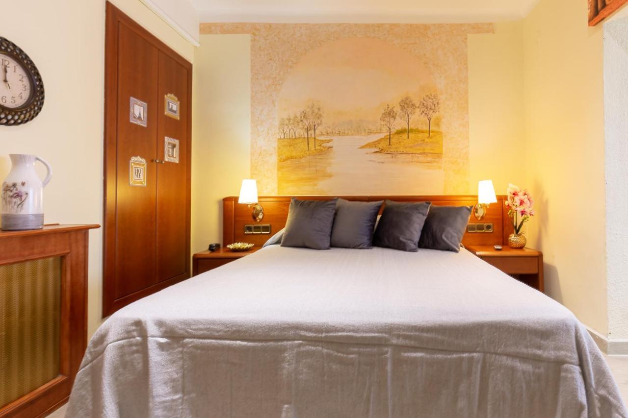 Checkin Trave Hotel Figueres  Ngoại thất bức ảnh