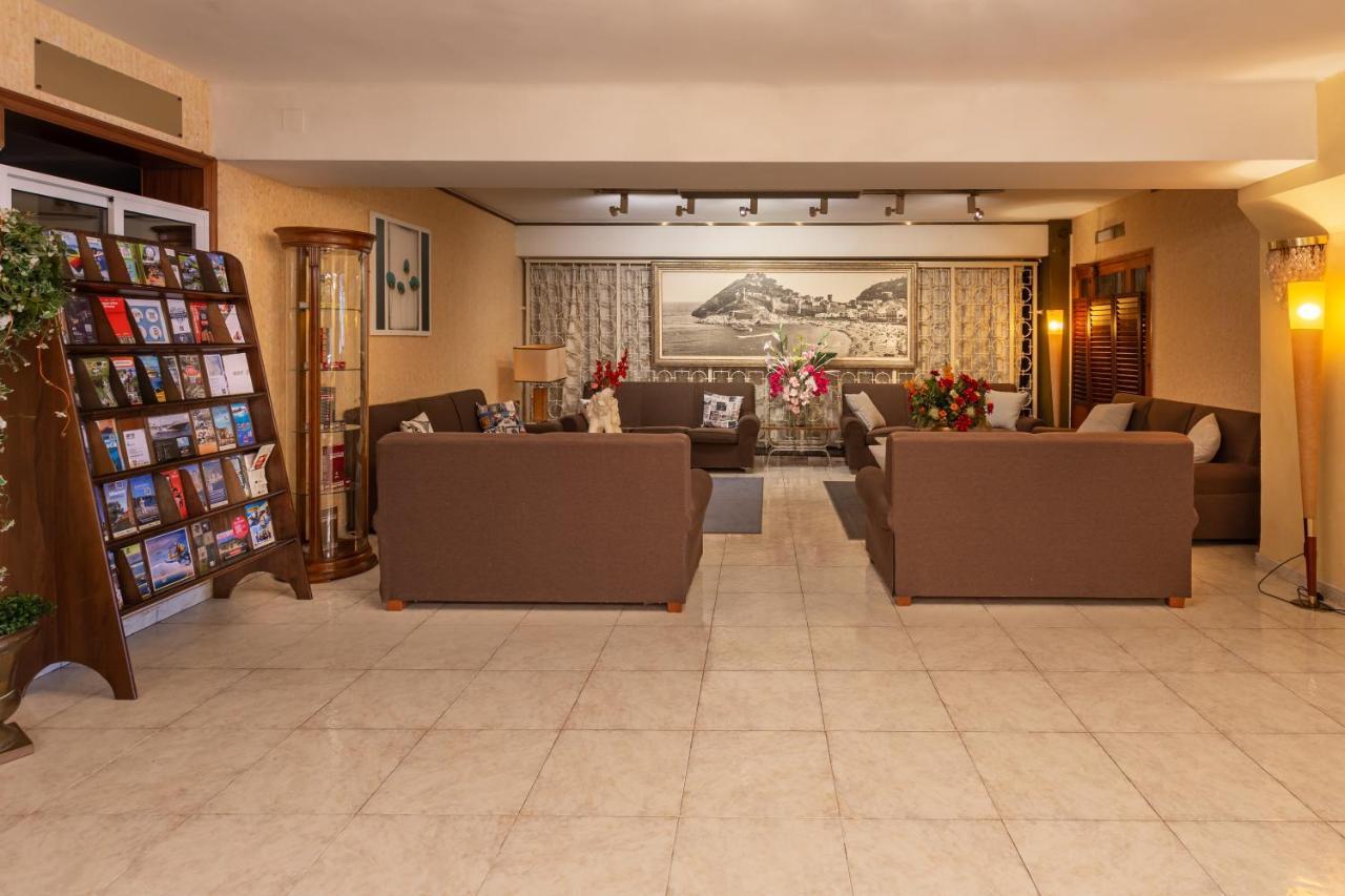 Checkin Trave Hotel Figueres  Ngoại thất bức ảnh