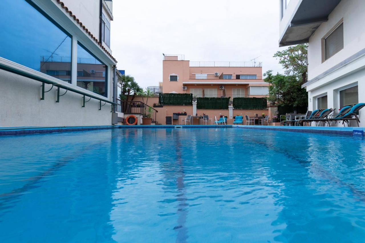 Checkin Trave Hotel Figueres  Ngoại thất bức ảnh