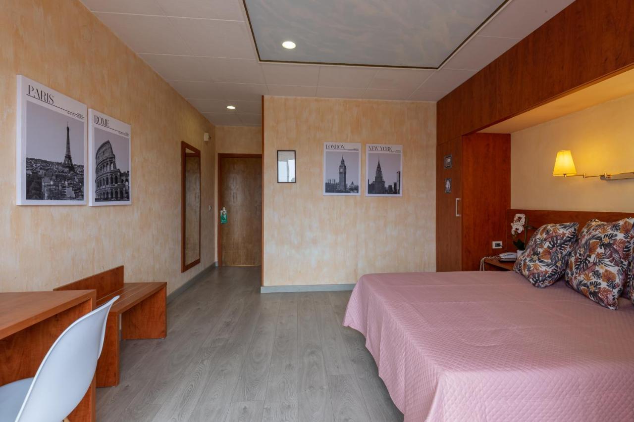 Checkin Trave Hotel Figueres  Ngoại thất bức ảnh