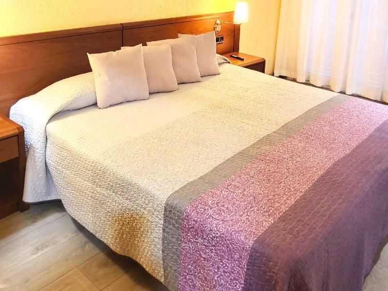 Checkin Trave Hotel Figueres  Ngoại thất bức ảnh