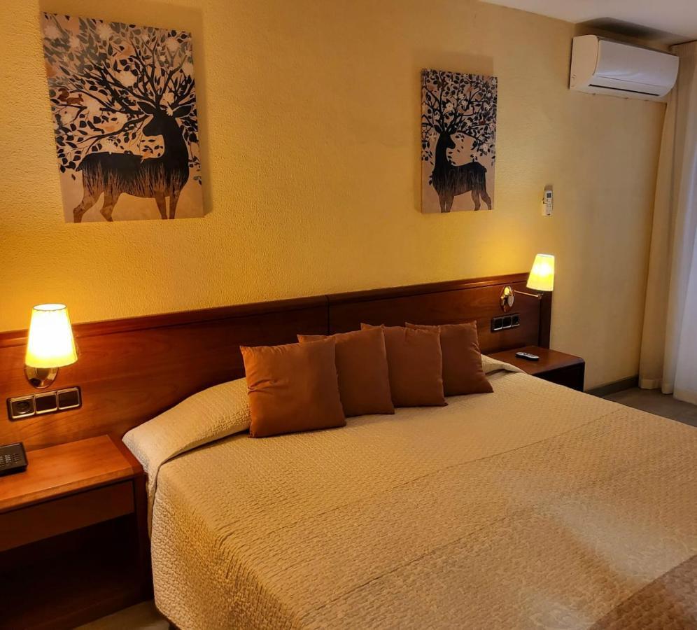Checkin Trave Hotel Figueres  Ngoại thất bức ảnh