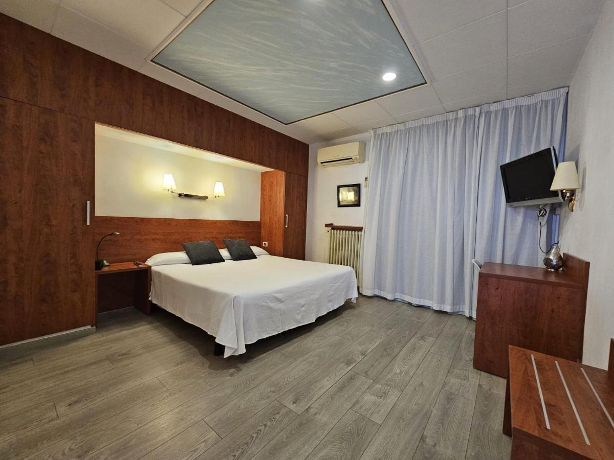 Checkin Trave Hotel Figueres  Ngoại thất bức ảnh