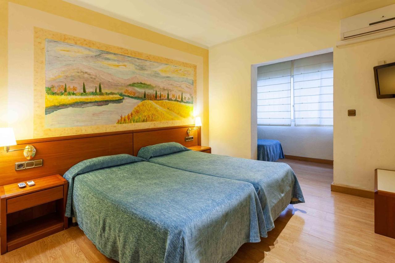 Checkin Trave Hotel Figueres  Ngoại thất bức ảnh