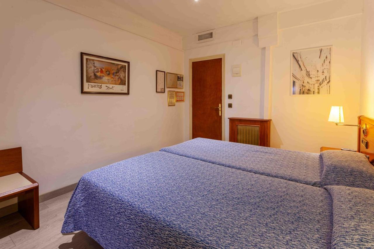 Checkin Trave Hotel Figueres  Ngoại thất bức ảnh